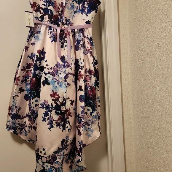 Emily Rose Lilac Floral Dress - Picture 3 of 9